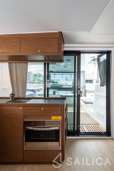 Lagoon 42 - Yacht Charter Sailica