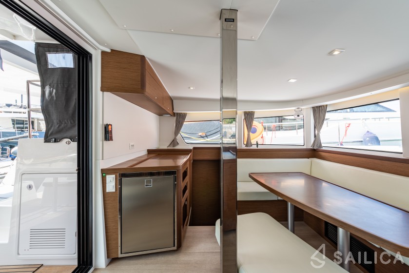 Lagoon 42 - Yacht Charter Sailica