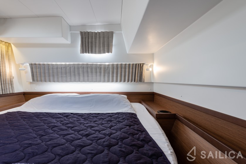 Lagoon 42 - Yacht Charter Sailica