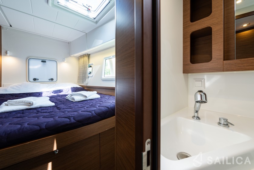 Lagoon 42 - Yacht Charter Sailica