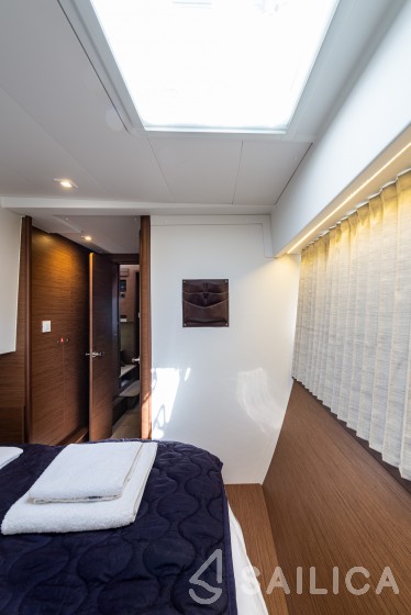 Lagoon 42 - Yacht Charter Sailica