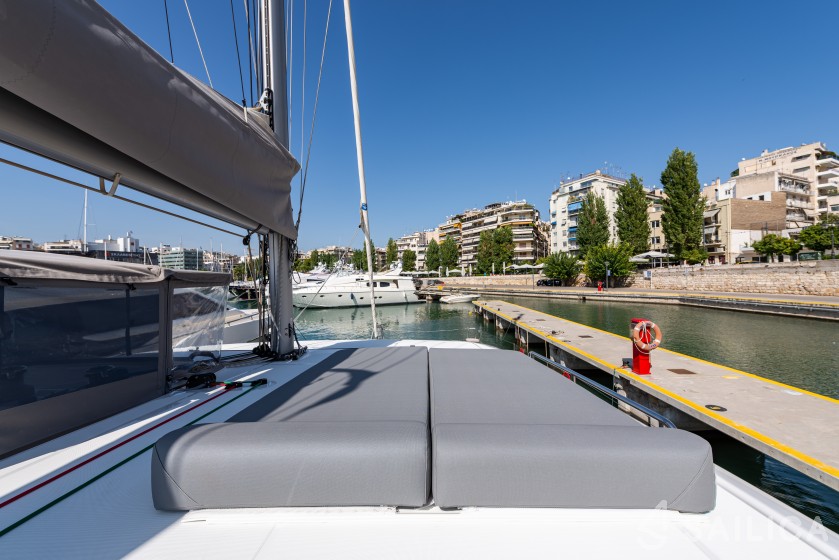 Lagoon 42 - Yacht Charter Sailica