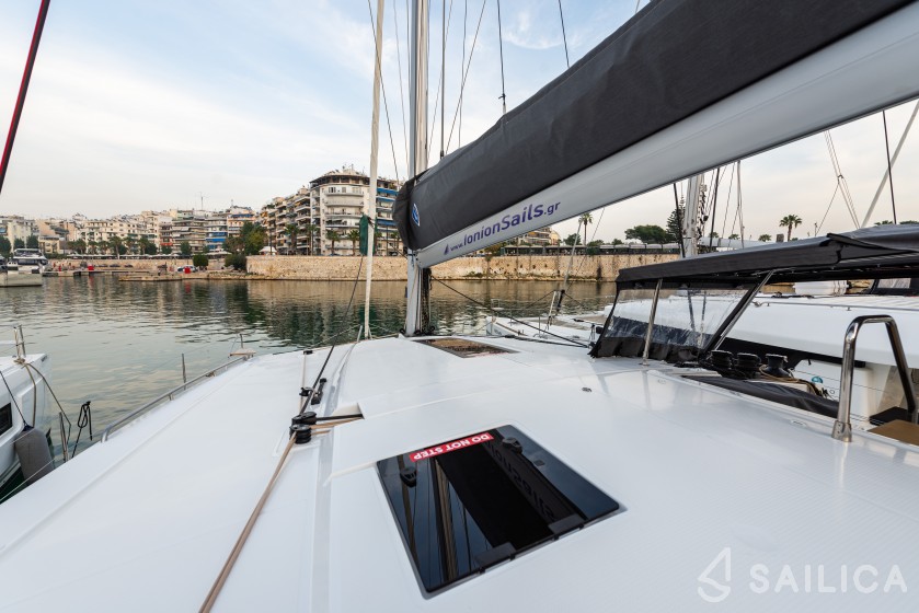Isla 40 - Yacht Charter Sailica