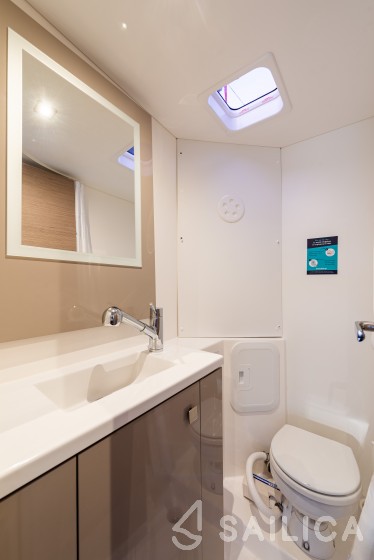 Isla 40 - Yacht Charter Sailica