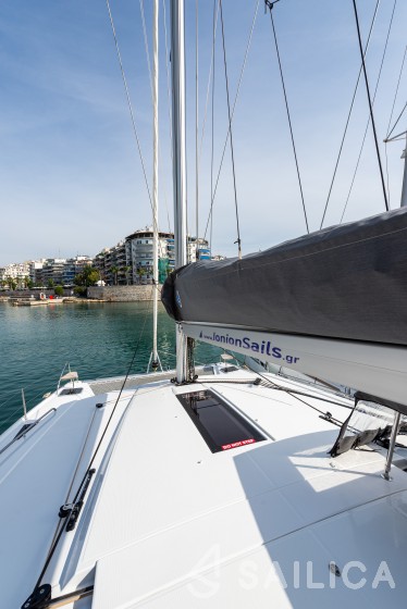 Isla 40 - Yacht Charter Sailica