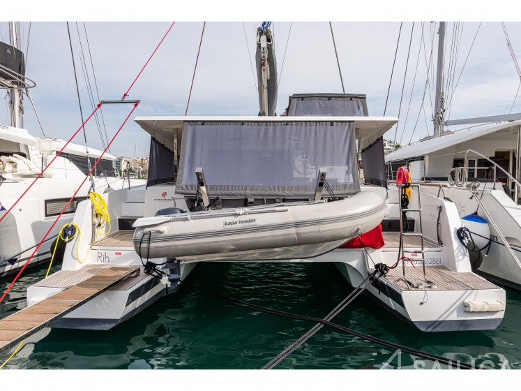 Isla 40 - Yacht Charter Sailica