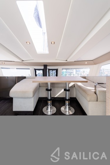 Isla 40 - Yacht Charter Sailica