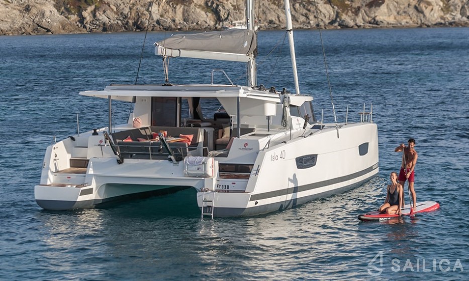 Isla 40 - Yacht Charter Sailica