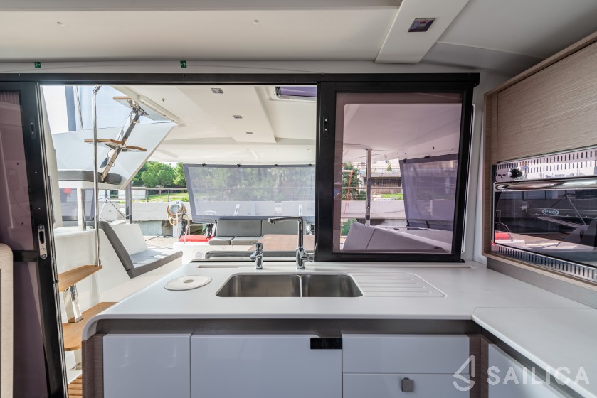 Isla 40 - Yacht Charter Sailica