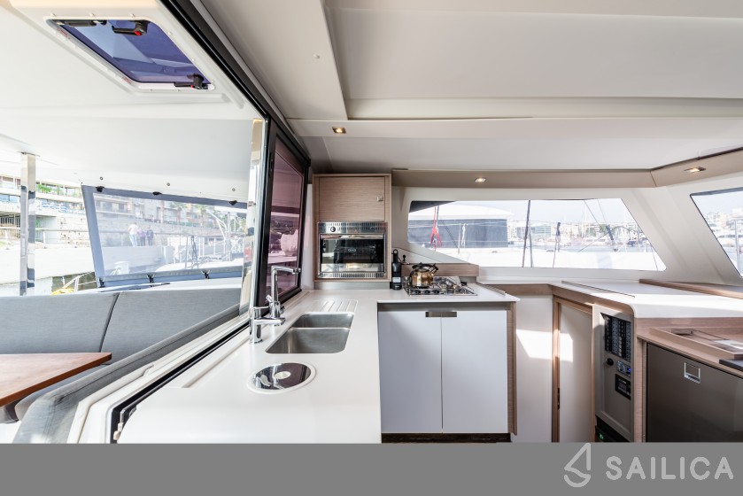 Isla 40 - Yacht Charter Sailica