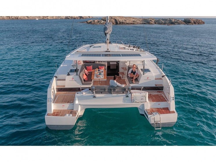 Isla 40 - Yacht Charter Sailica