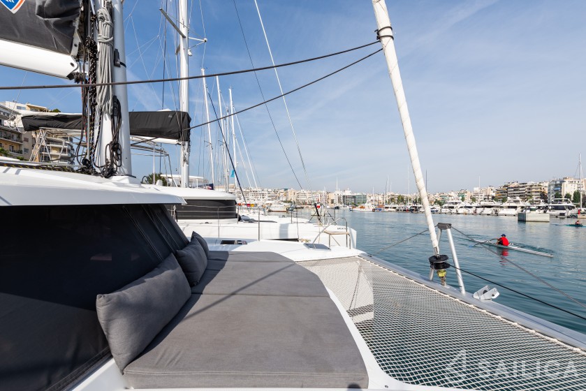 Isla 40 - Yacht Charter Sailica