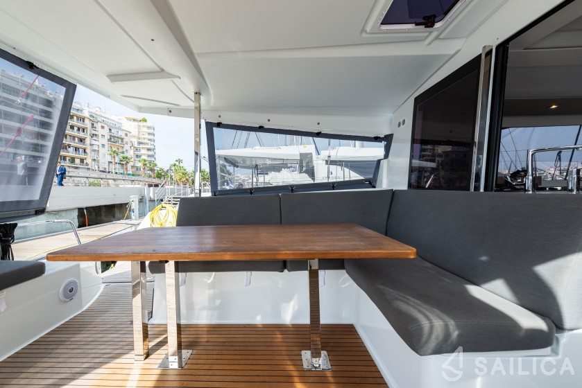 Isla 40 - Yacht Charter Sailica
