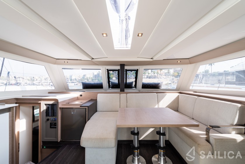 Isla 40 - Yacht Charter Sailica