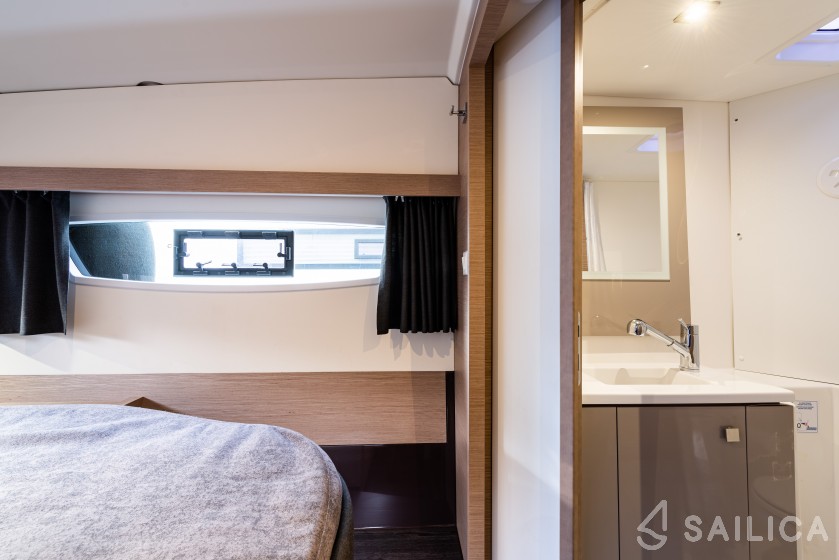 Isla 40 - Yacht Charter Sailica