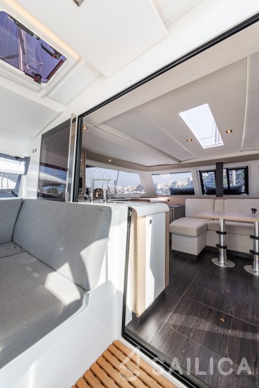 Isla 40 - Yacht Charter Sailica