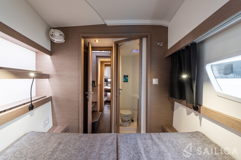 Isla 40 - Yacht Charter Sailica