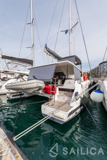 Isla 40 - Yacht Charter Sailica