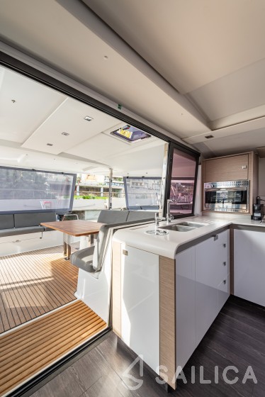 Isla 40 - Yacht Charter Sailica