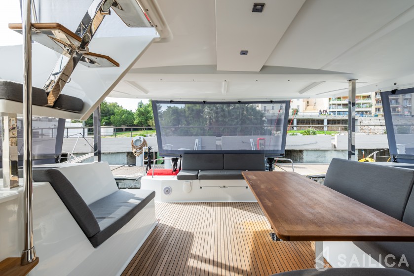 Isla 40 - Yacht Charter Sailica