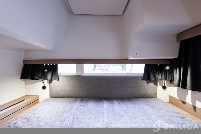 Isla 40 - Yacht Charter Sailica