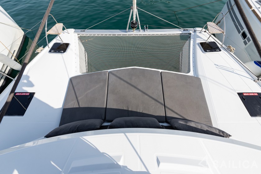 Isla 40 - Yacht Charter Sailica