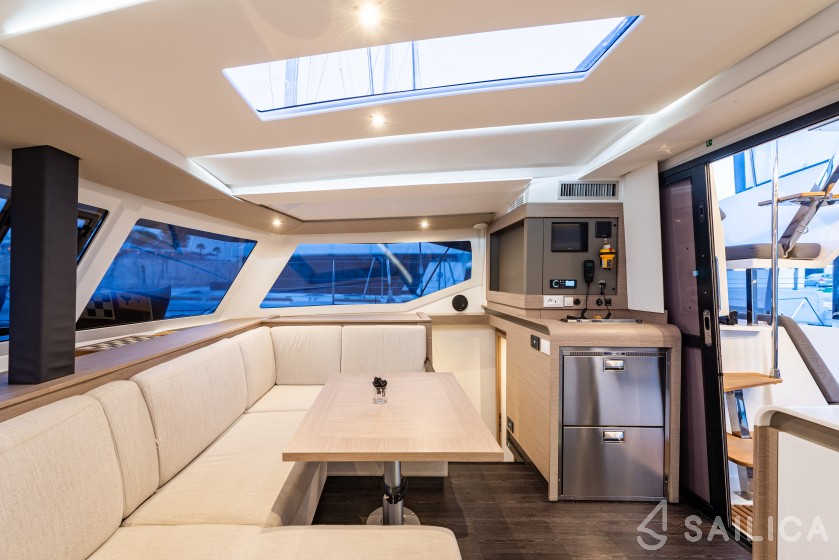 Isla 40 - Yacht Charter Sailica
