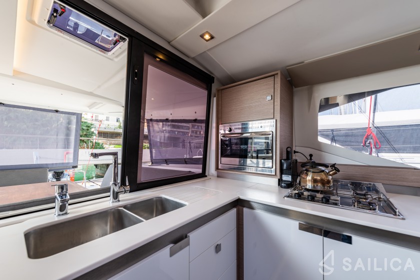 Isla 40 - Yacht Charter Sailica