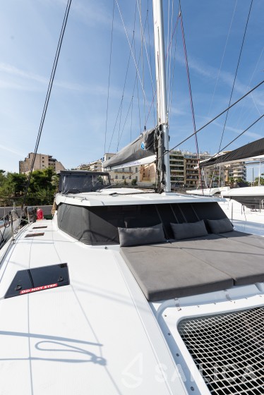 Isla 40 - Yacht Charter Sailica