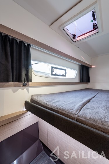 Isla 40 - Yacht Charter Sailica