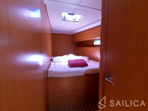 Jeanneau 53 - Yacht Charter Sailica