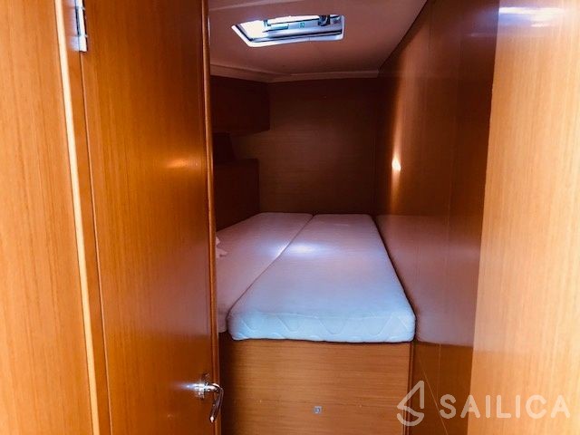 Jeanneau 53 - Yacht Charter Sailica