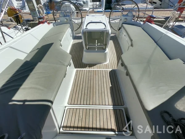 Jeanneau 53 - Yacht Charter Sailica