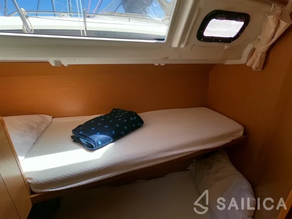 Jeanneau 53 - Yacht Charter Sailica