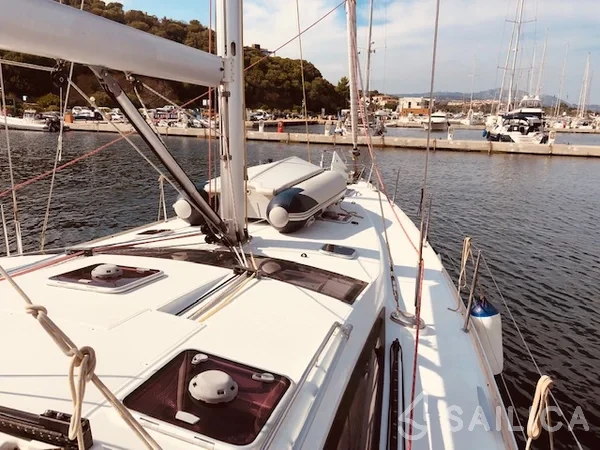 Jeanneau 53 - Yacht Charter Sailica