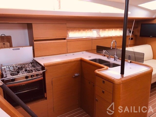 Jeanneau 53 - Yacht Charter Sailica
