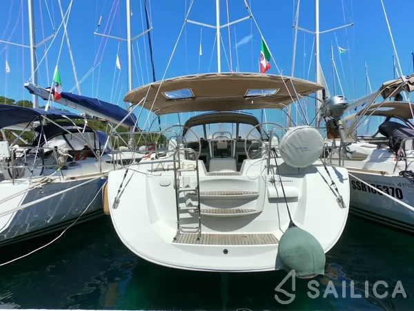 Jeanneau 53 - Yacht Charter Sailica