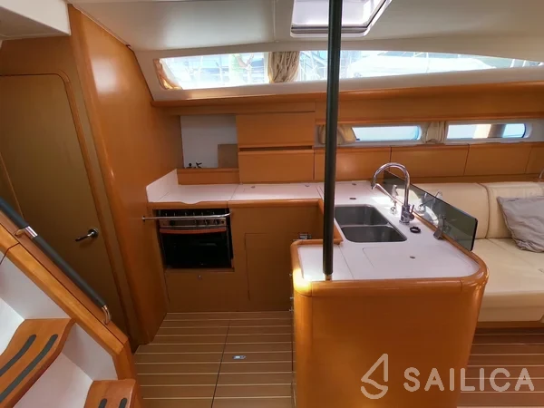 Jeanneau 53 - Yacht Charter Sailica