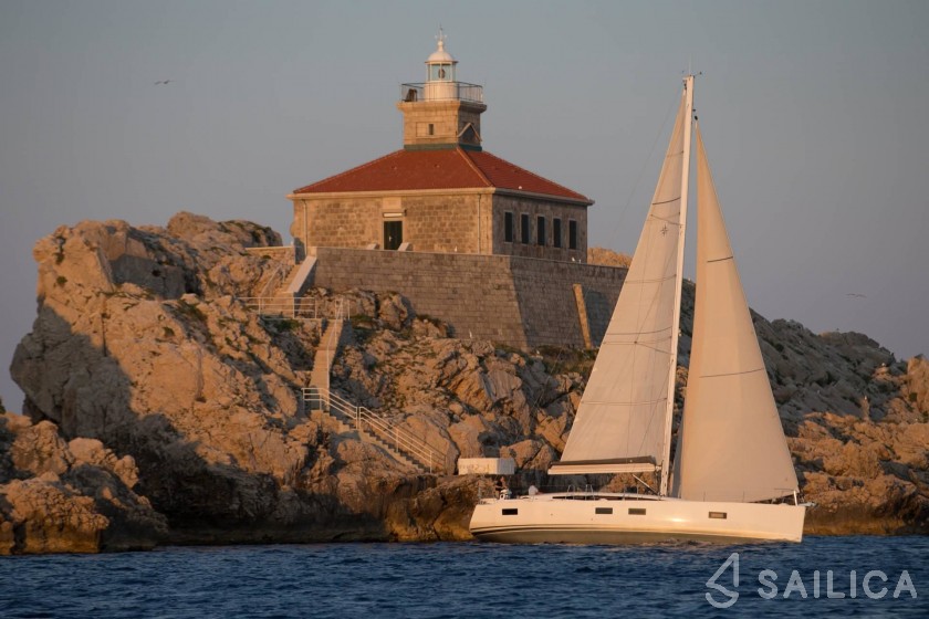Jeanneau 54 - Yacht Charter Sailica