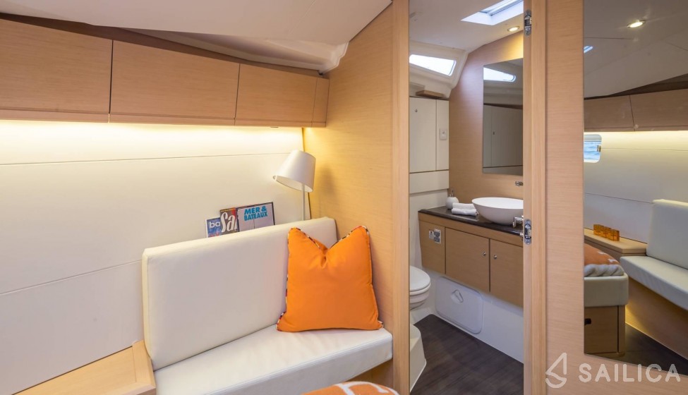 Jeanneau 54 - Yacht Charter Sailica