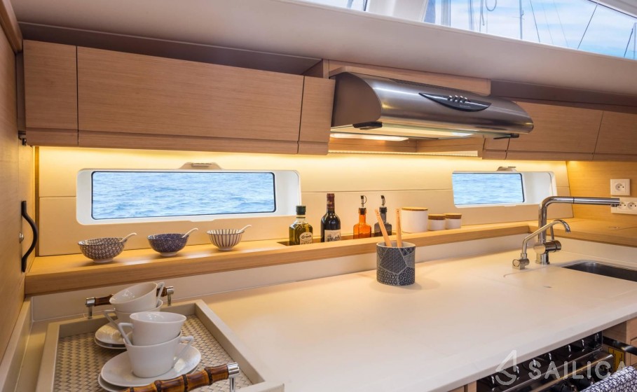 Jeanneau 54 - Yacht Charter Sailica