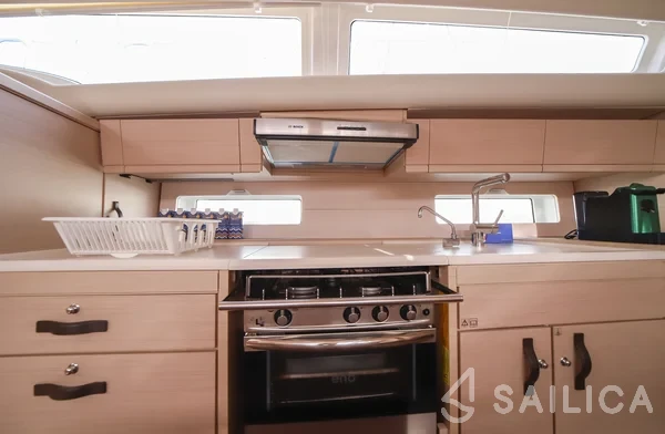 Jeanneau 54 - Yacht Charter Sailica