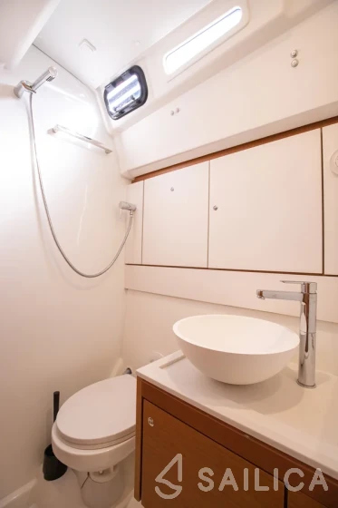 Jeanneau 54 - Yacht Charter Sailica