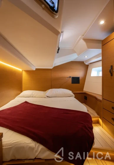 Jeanneau 54 - Yacht Charter Sailica