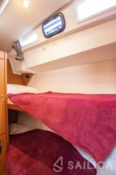 Jeanneau 54 - Yacht Charter Sailica