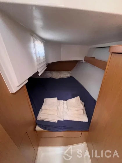Sun Odyssey 319 - Yacht Charter Sailica