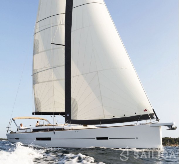Dufour 520 GL - Yacht Charter Sailica