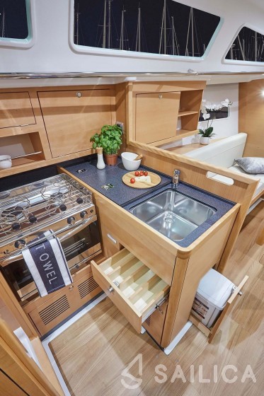 Sun Odyssey 319 - Yacht Charter Sailica