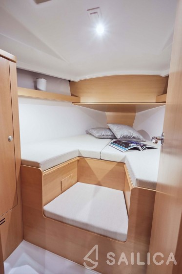 Sun Odyssey 319 - Yacht Charter Sailica