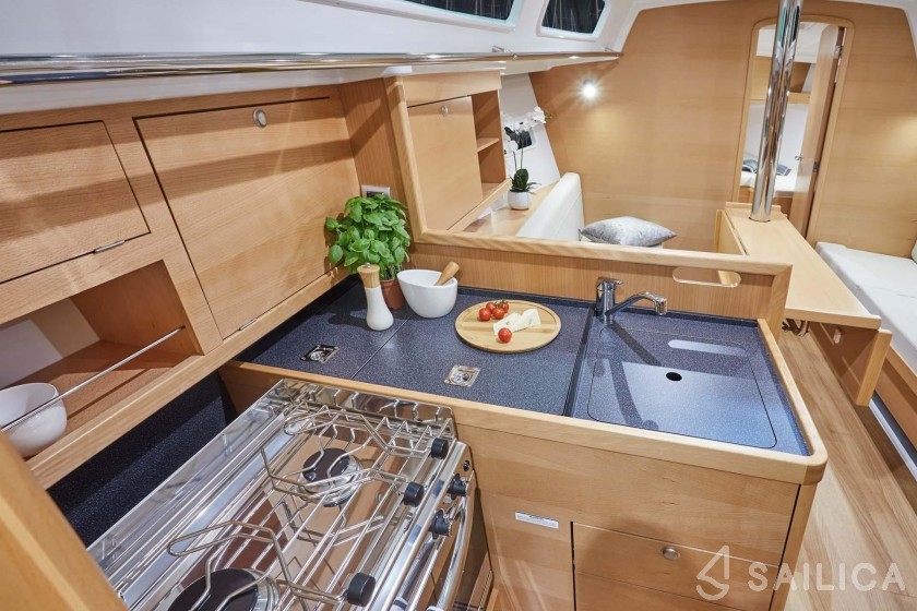 Sun Odyssey 319 - Yacht Charter Sailica